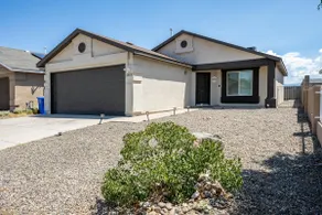 Cozy Family Home with 3bed 2 bath - Image 2