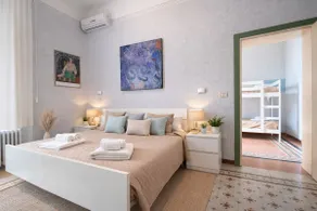 Room in a period villa with garden and parking - Image 2