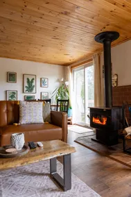 Cozy Little Lakefront Cottage with Outdoor Patio - Image 4