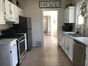 829 Columbia Cottage - Image 2