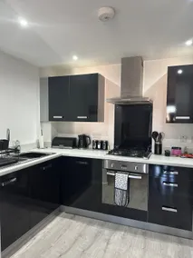 Modern, Cosy & Central Apartment in Stafford - Image 2