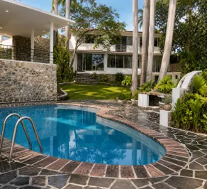 Beautiful Casa del Lago with 2 Pools and Garden - Image 2
