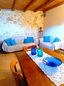 Cozy cottage with sea views - Image 2
