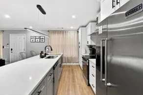 Modern & Comfy Near M'Benz and State Farm Arena! - Image 4