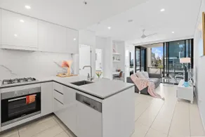 Brisbane Skyline View 2Beds River view Apt - Image 4