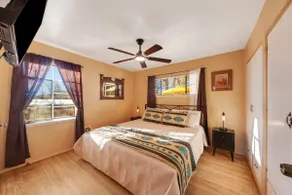 Famed Plaza Steps Away, King Bed, Office, Game Rm - Image 2