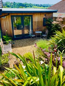 The Cuckoo's Retreat - Luxurious home with private garden & jacuzzi - Image 3