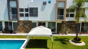 House in front of a beautiful pool - Image 2