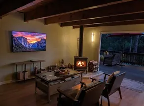 Modern Yosemite Cabin w/ Lake View & Hot Tub - Image 3
