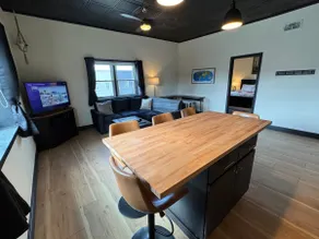 Newly Renovated Apartment Suite - Image 5