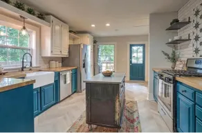 Midtown Masterpiece w/Hot Tub, 2 Kings, Spa Bath - Image 5