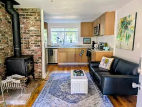 Little red house - Image 3