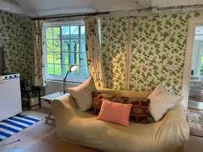 The Ivy Hut - Image 4