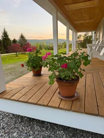 Boutique Vermont Friends Farmhouse Fully Remodeled - Image 3