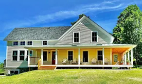 Boutique Vermont Friends Farmhouse Fully Remodeled - Image 5