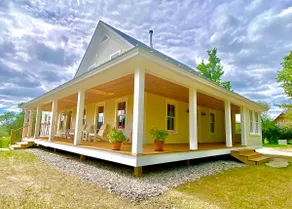 Boutique Vermont Friends Farmhouse Fully Remodeled - Image 4