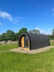 Luxury Cabin Overlooking Historic Castle - Image 3