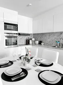 3BR Villa for Workers & Families + Free Parking - Image 2