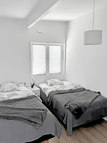 3BR Villa for Workers & Families + Free Parking - Image 4