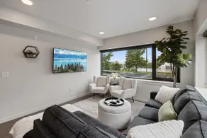 Lounge in Luxury - Image 2