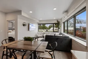 Lounge in Luxury - Image 3