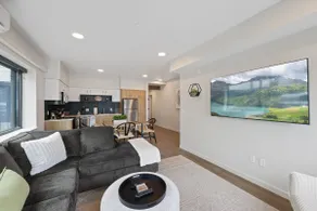 Lounge in Luxury - Image 4