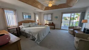 Just Off Beach Block Relaxing Family Home w/ L2 EV - Image 4
