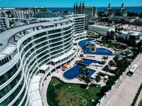 Elegant complex with indoor heated pool S6 - Image 2