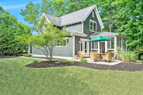 Blue Ivy: Walk to Lake Michigan, Bike Path, Porch - Image 3