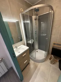 Renovated and bright apartment. - Image 4