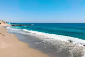 Cubo's El Faro Beach Apartment with Pool - Image 3