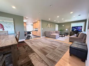 Modern Luxe Residence 3B/2B Corporate Stay - Image 2
