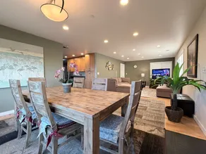 Modern Luxe Residence 3B/2B Corporate Stay - Image 4