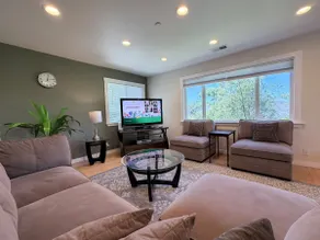 Modern Luxe Residence 3B/2B Corporate Stay - Image 5