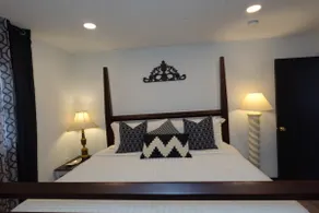 Deluxe Paris Suite | Spacious & Elegant Getaway - Image 2