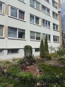 Center located green aparment - Image 3