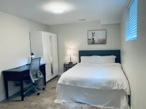 Spacious 3-Bdr | 3 Ensuite Baths | Free Parking - Image 3