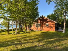 Annie’s Beach House, Beach Front. - Image 5