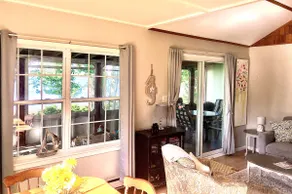Annie’s Beach House, Beach Front. - Image 2