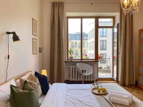 Spacious Old Town Apt • 3 Rooms • Sleeps 6-7 - Image 3