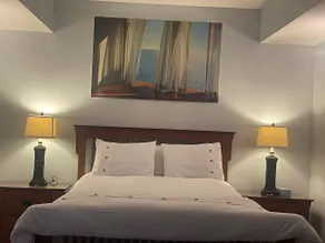 Scenic Hill Retreat: 2 Queen Beds, Private Space - Image 3