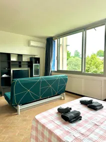 Apartment with swimming pool - Image 4