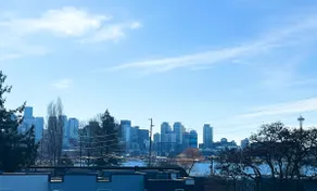 Prime Location. Lake View. Seattle Skyline View. - Image 2