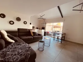 “Cabin”-style house with heated jacuzzi/pool - Image 4
