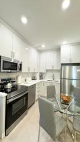 Bright Escape-2 Bdrm Apartment - Image 2