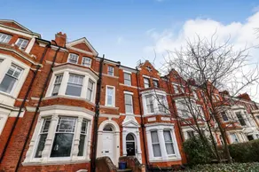 Spacious Flat! Sleeps 7, Pet Friendly and Parking - Image 5