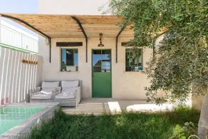 A cottage under the stars and a luxurious kitchen - Image 4