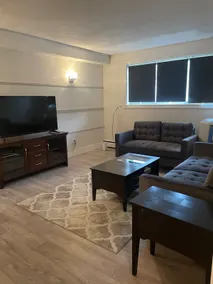 Renovated Quiet West Apartment - Image 4