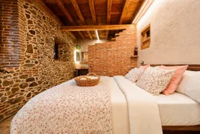 House with a romantic hot tub – La Casita De Albino - Image 3