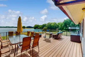 3BR lakefront with kayak, paddle boards & canoe - Image 4